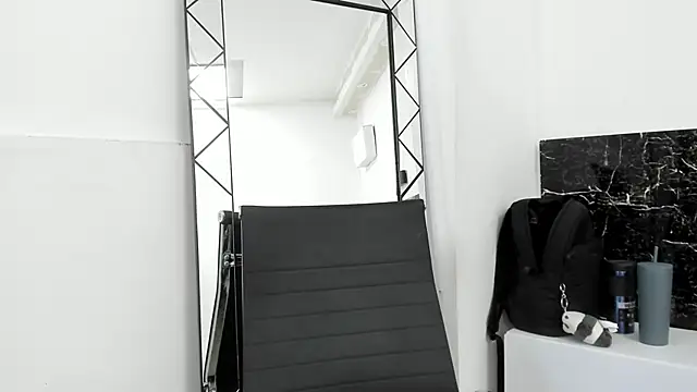 Snapshot of Juliabadlee chatting on 01-27-25, 11:33 Juliabadlee online show from 01-27-25, 11:33