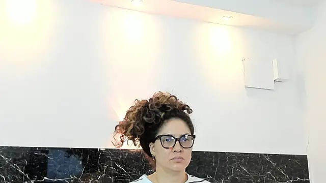 Snapshot of Juliabadlee chatting on 02-20-25, 12:19 Juliabadlee online show from 02-20-25, 12:19