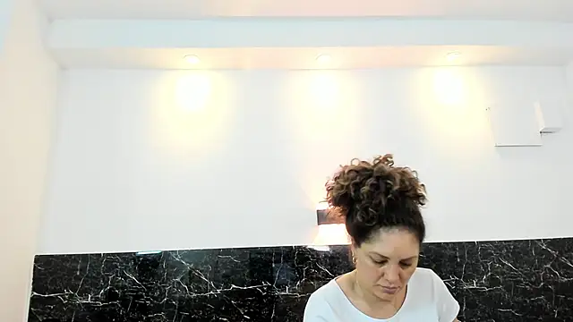 Snapshot of Juliabadlee chatting on 02-21-25, 03:23 Juliabadlee online show from 02-21-25, 03:23