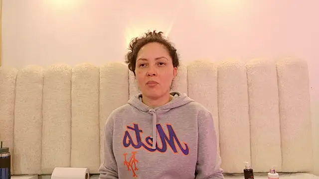 Juliabadlee online show from 03-24-26, 11:32