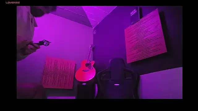 Snapshot of savage_daddyy chatting on 01-17-25, 08:13 savage daddyy online show from 01-17-25, 08:13