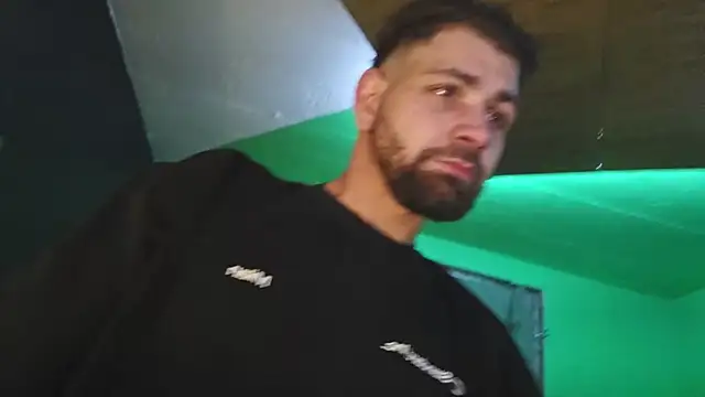 Snapshot of savage_daddyy chatting on 02-19-25, 02:44 savage daddyy online show from 02-19-25, 02:44