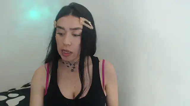 Julieta De Los Angeles online show from 04-15-26, 12:06