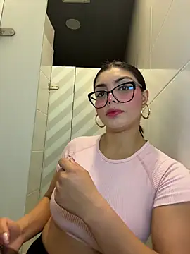 Snapshot of zui_lu chatting on 12-22-25, 03:47 zui lu online show from 12-22-25, 03:47