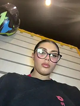 Snapshot of zui_lu chatting on 01-11-26, 04:06 zui lu online show from 01-11-26, 04:06