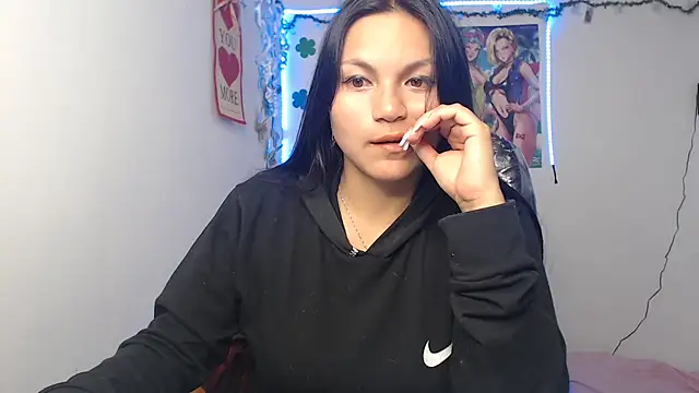 Snapshot of Zafiroweb09 chatting on 12-11-24, 04:39 Zafiroweb09 online show from 12-11-24, 04:39