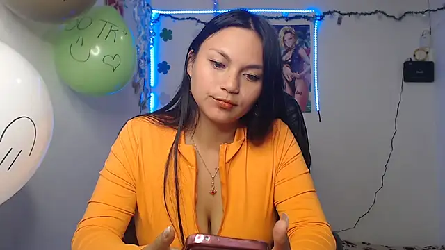 Snapshot of Zafiroweb09 chatting on 12-12-24, 05:26 Zafiroweb09 online show from 12-12-24, 05:26