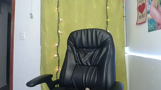 Snapshot of Zafiroweb09 chatting on 01-22-25, 01:10 Zafiroweb09 online show from 01-22-25, 01:10