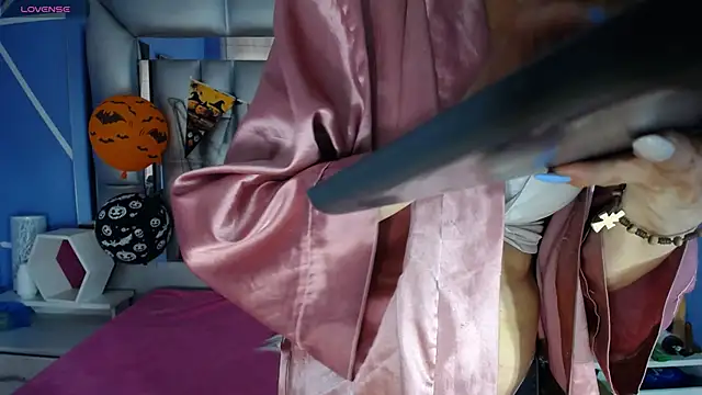 sophia ny online show from 10-31-25, 01:56