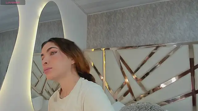 Snapshot of Mia_Parissi chatting on 12-19-24, 02:02 Mia Parissi online show from 12-19-24, 02:02