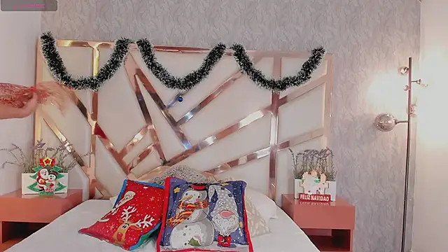 Snapshot of Mia_Parissi chatting on 12-24-24, 12:55 Mia Parissi online show from 12-24-24, 12:55