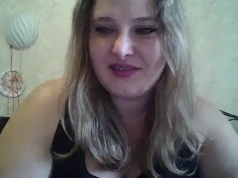 Snapshot of ParisMimi chatting on 10-17-25, 09:34 ParisMimi online show from 10-17-25, 09:34