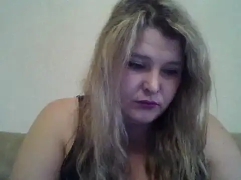 Snapshot of ParisMimi chatting on 12-17-25, 08:53 ParisMimi online show from 12-17-25, 08:53