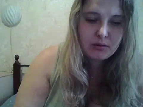 Snapshot of ParisMimi chatting on 12-22-25, 10:45 ParisMimi online show from 12-22-25, 10:45
