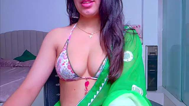 Snapshot of Aashika-Kaur chatting on 09-13-25, 04:12 Aashika-Kaur online show from 09-13-25, 04:12