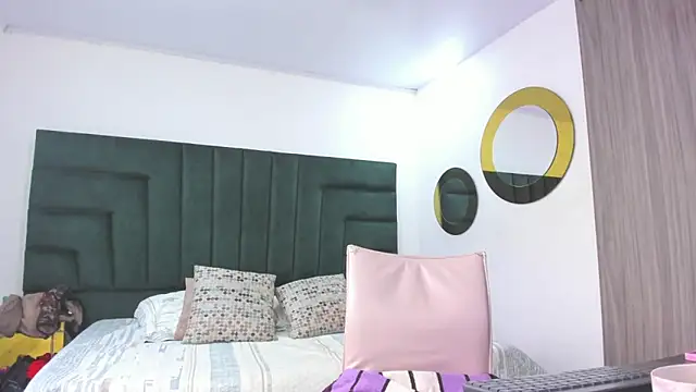 Snapshot of BarbaraKnox_ chatting on 01-12-25, 12:01 BarbaraKnox online show from 01-12-25, 12:01