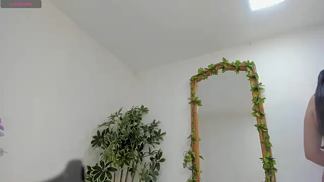 BarbaraKnox  online show from 10-27-25, 10:03