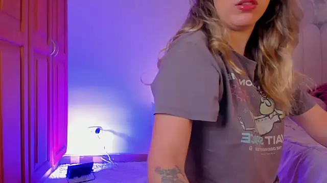 martinaaricci online show from 10-30-25, 01:01