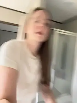 Snapshot of Sweetdee222x chatting on 11-29-25, 03:48 Sweetdee222x online show from 11-29-25, 03:48