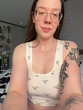 Snapshot of Sweetdee222x chatting on 02-25-26, 11:14 Sweetdee222x online show from 02-25-26, 11:14