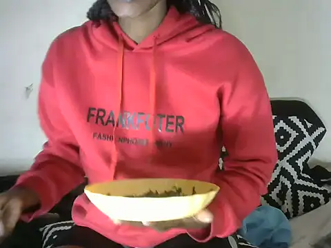 Snapshot of Pretty-emmie chatting on 01-17-25, 07:49 Pretty-emmie online show from 01-17-25, 07:49