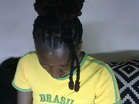 Snapshot of Pretty-emmie chatting on 01-22-25, 07:13 Pretty-emmie online show from 01-22-25, 07:13