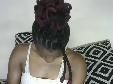 Snapshot of Pretty-emmie chatting on 02-17-25, 09:52 Pretty-emmie online show from 02-17-25, 09:52