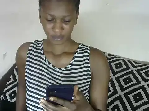 Snapshot of Pretty-emmie chatting on 02-19-25, 02:01 Pretty-emmie online show from 02-19-25, 02:01