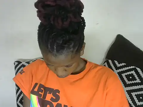 Snapshot of Pretty-emmie chatting on 02-20-25, 05:12 Pretty-emmie online show from 02-20-25, 05:12
