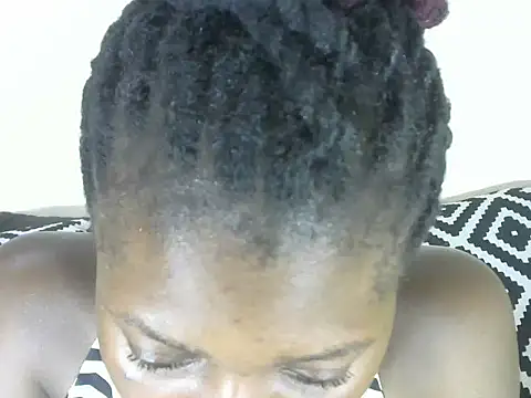 Snapshot of Pretty-emmie chatting on 02-24-25, 09:20 Pretty-emmie online show from 02-24-25, 09:20