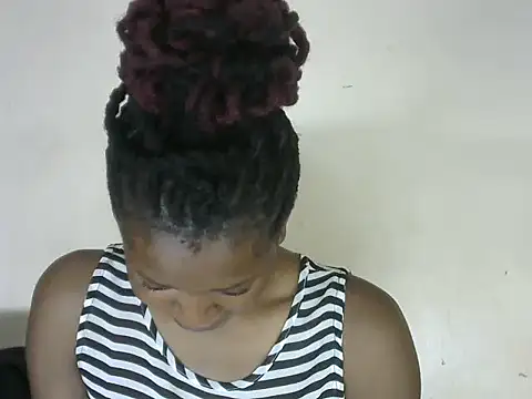 Snapshot of Pretty-emmie chatting on 02-25-25, 06:03 Pretty-emmie online show from 02-25-25, 06:03