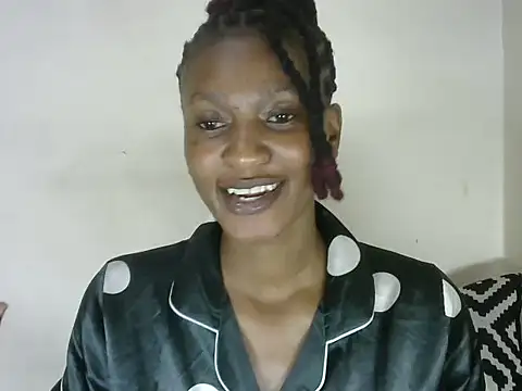 Snapshot of Pretty-emmie chatting on 03-08-25, 03:17 Pretty-emmie online show from 03-08-25, 03:17