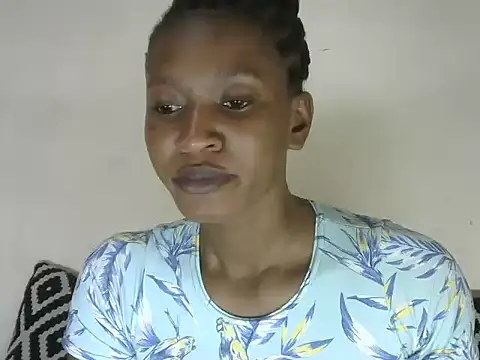 Snapshot of Pretty-emmie chatting on 03-19-25, 07:38 Pretty-emmie online show from 03-19-25, 07:38