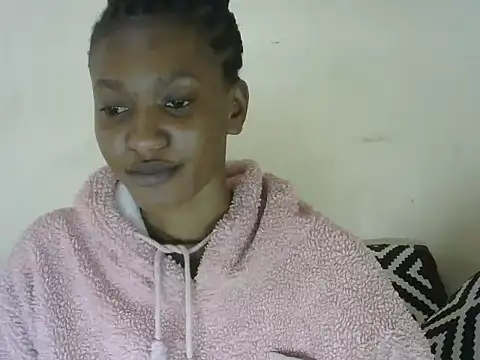 Snapshot of Pretty-emmie chatting on 03-21-25, 12:39 Pretty-emmie online show from 03-21-25, 12:39