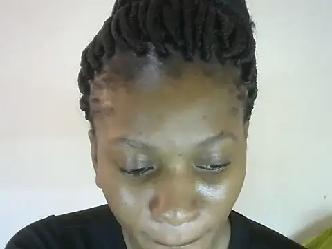 Snapshot of Pretty-emmie chatting on 09-22-25, 01:13 Pretty-emmie online show from 09-22-25, 01:13