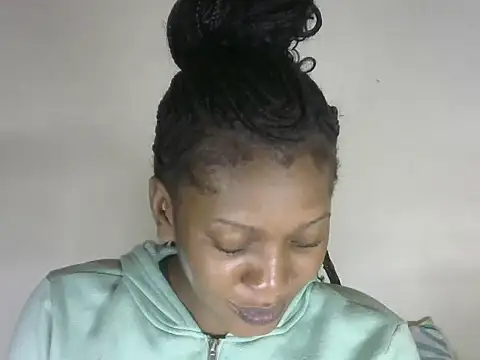 Snapshot of Pretty-emmie chatting on 10-26-25, 04:07 Pretty-emmie online show from 10-26-25, 04:07