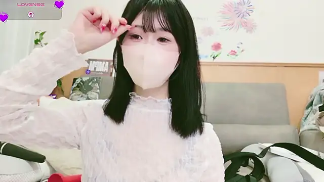 Snapshot of Conatsu chatting on 10-25-25, 10:48 Conatsu online show from 10-25-25, 10:48