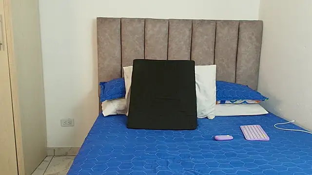 Snapshot of karina_lewis_ chatting on 02-26-25, 07:09 karina lewis online show from 02-26-25, 07:09