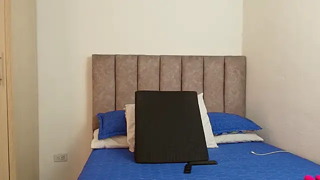 Snapshot of karina_lewis_ chatting on 03-05-25, 04:13 karina lewis online show from 03-05-25, 04:13