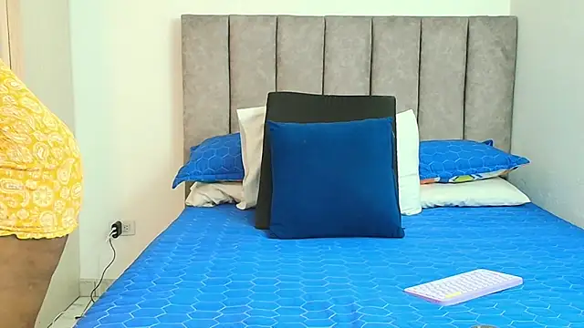 Snapshot of karina_lewis_ chatting on 09-09-25, 04:01 karina lewis online show from 09-09-25, 04:01