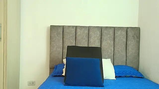 Snapshot of karina_lewis_ chatting on 10-13-25, 04:45 karina lewis online show from 10-13-25, 04:45