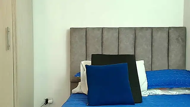 Snapshot of karina_lewis_ chatting on 11-25-25, 04:12 karina lewis online show from 11-25-25, 04:12