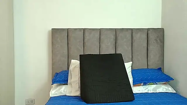 Snapshot of karina_lewis_ chatting on 12-03-25, 04:42 karina lewis online show from 12-03-25, 04:42