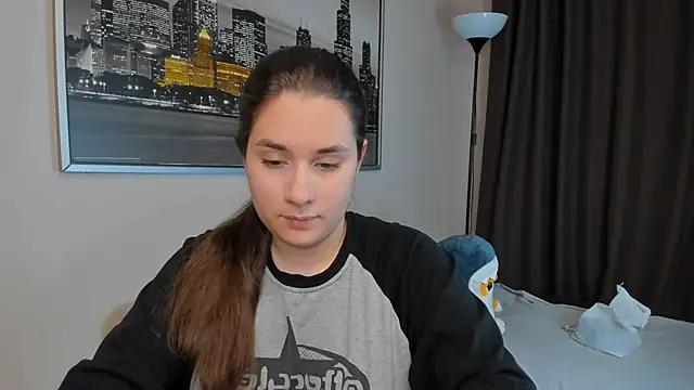 Snapshot of LunaWines chatting on 02-15-25, 07:39 LunaWines online show from 02-15-25, 07:39