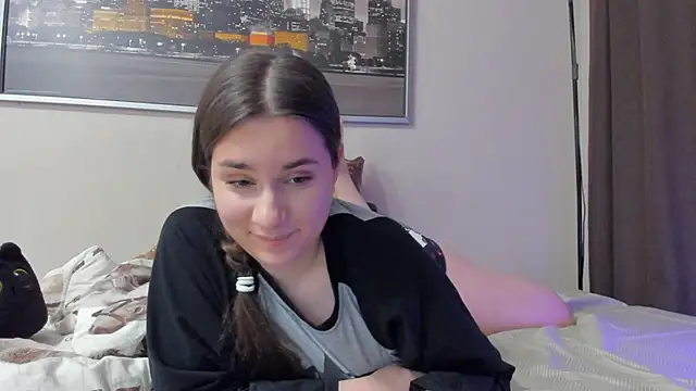 Snapshot of LunaWines chatting on 03-15-25, 05:15 LunaWines online show from 03-15-25, 05:15