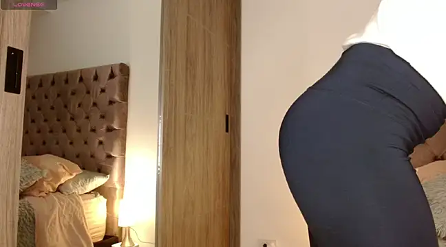 Roussmariehenao online show from 03-09-25, 03:32