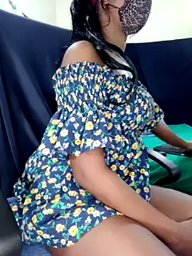 Midnight Blossom online show from 03-21-25, 09:23