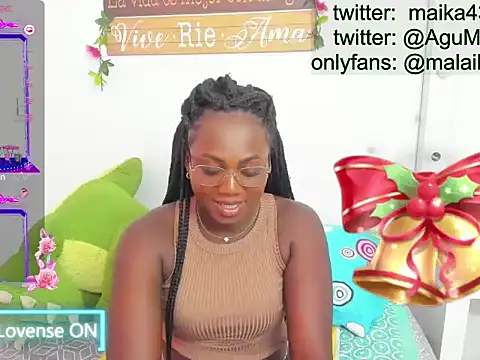 Snapshot of maika28 chatting on 04-09-26, 04:45 maika28 online show from 04-09-26, 04:45