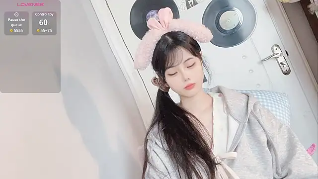 Qedgjwyz1 online show from 03-03-25, 10:52