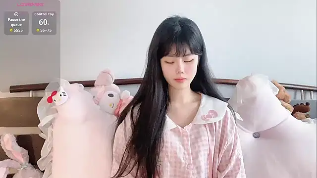 Qedgjwyz1 online show from 04-13-26, 10:43